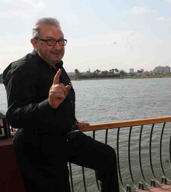 نور الشريف يعود العلاج بأمريكا بعد معاناته من عدم وصول الدم إلى قدميه نور الشريف يعود العلاج بأمريكا بعد معاناته من عدم وصول الدم إلى قدميه