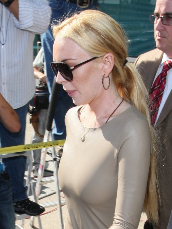 Lindsay Lohan's court hearing postponed