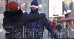 فيديو .. الأجانب يعانقون شاباً مسلماً ملتحي لا يعرفونه في شوارع امريكا!