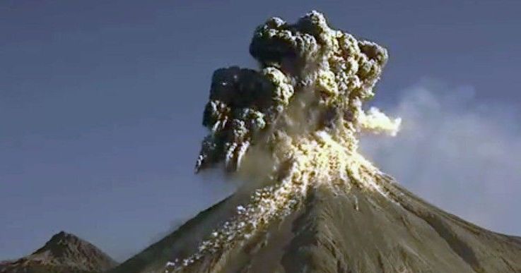 مشاهدة لحظة ثوران بركان "كوليما" في المكسيك
