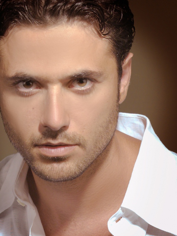 احمد عز يرتبط بفتاة متجاهلا شائعة زواجة من زينة احمد عز يرتبط بفتاة متجاهلا شائعة زواجة من زينة