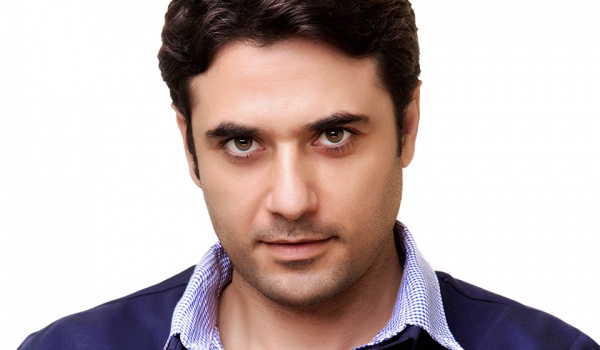 احمد عز يرتبط بفتاة متجاهلا شائعة زواجة من زينة احمد عز يرتبط بفتاة متجاهلا شائعة زواجة من زينة