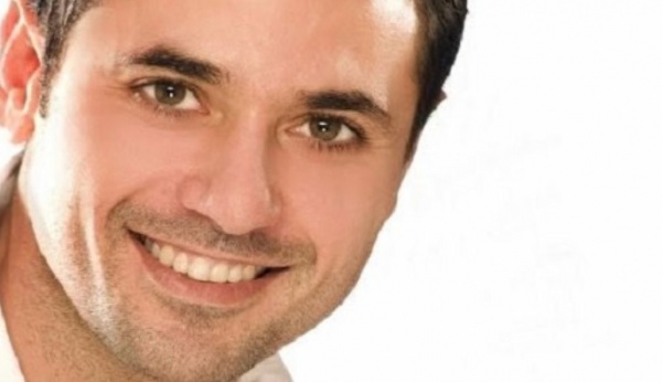 احمد عز يرتبط بفتاة متجاهلا شائعة زواجة من زينة احمد عز يرتبط بفتاة متجاهلا شائعة زواجة من زينة