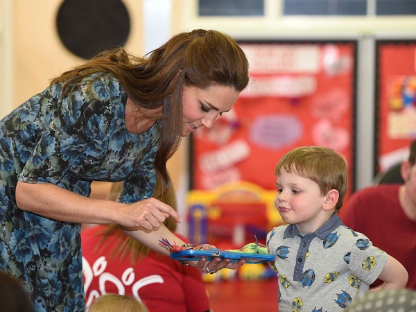 Princess Kate play with kid Princess Kate play with kid