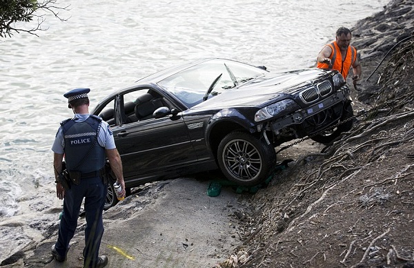 A Women's Sinking BMW was Rescued by Two Policemen