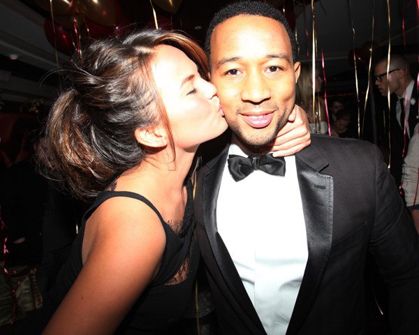 Chrissy Teigen kissing John Legend Chrissy Teigen kissing John Legend