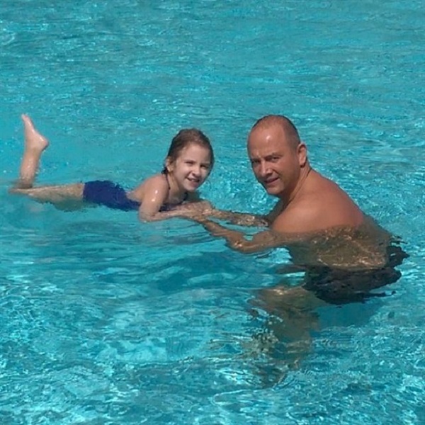 بالصور.. نانسي عجرم تنعم مع ابنتيها باستقبال خاص في بدبي بالصور.. نانسي عجرم تنعم مع ابنتيها باستقبال خاص في بدبي