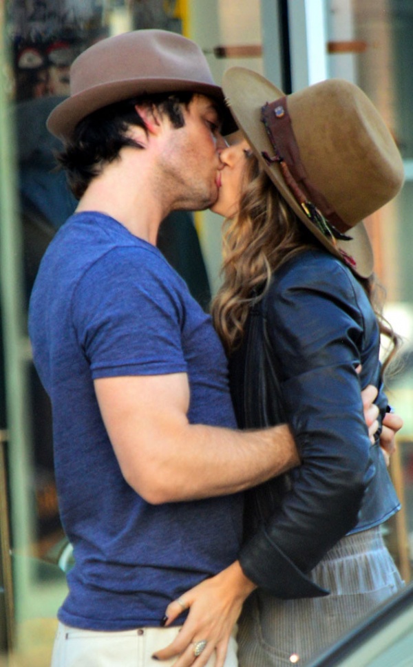 Ian Somerhalder kissing Nikki Reed Ian Somerhalder kissing Nikki Reed