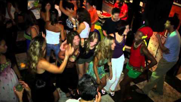 السلطات السعودية تداهم حفل مختلط باوضاع فاضحة في جنوب مكة السلطات السعودية تداهم حفل مختلط باوضاع فاضحة في جنوب مكة