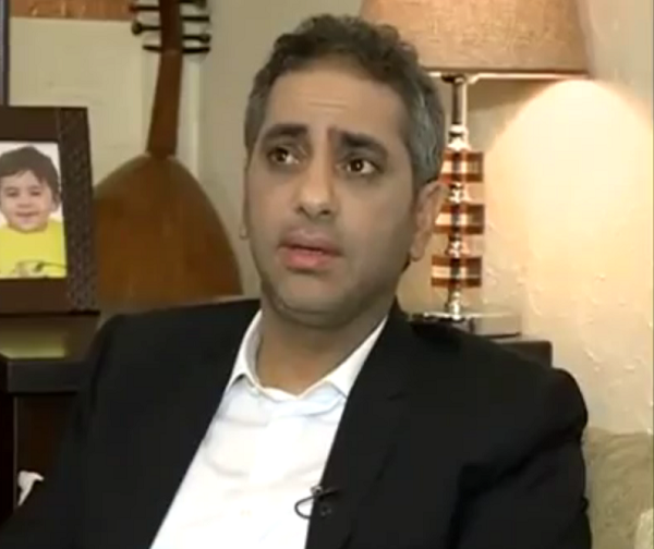 فضل شاكر يحلق ذقنه فضل شاكر يحلق ذقنه