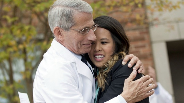 الممرضة الأمريكية نينا فام التي اصيبت بحمى - إيبولا - ترفع دعوى قضائية ضد المستشفى الممرضة الأمريكية نينا فام التي اصيبت بحمى - إيبولا - ترفع دعوى قضائية ضد المستشفى