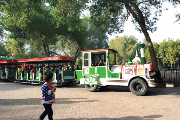 فيديو ... تعرف على أكبر وأجمل الحدائق في الإمارات - أبوظبي فيديو ... تعرف على أكبر وأجمل الحدائق في الإمارات - أبوظبي