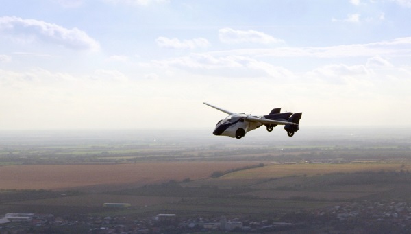 سيارة طائرة بالجو سيارة طائرة بالجو