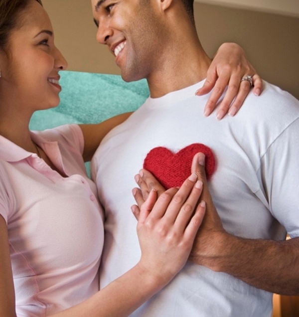 21 Body Language Signs That Mean He's Into You 21 Body Language Signs That Mean He's Into You