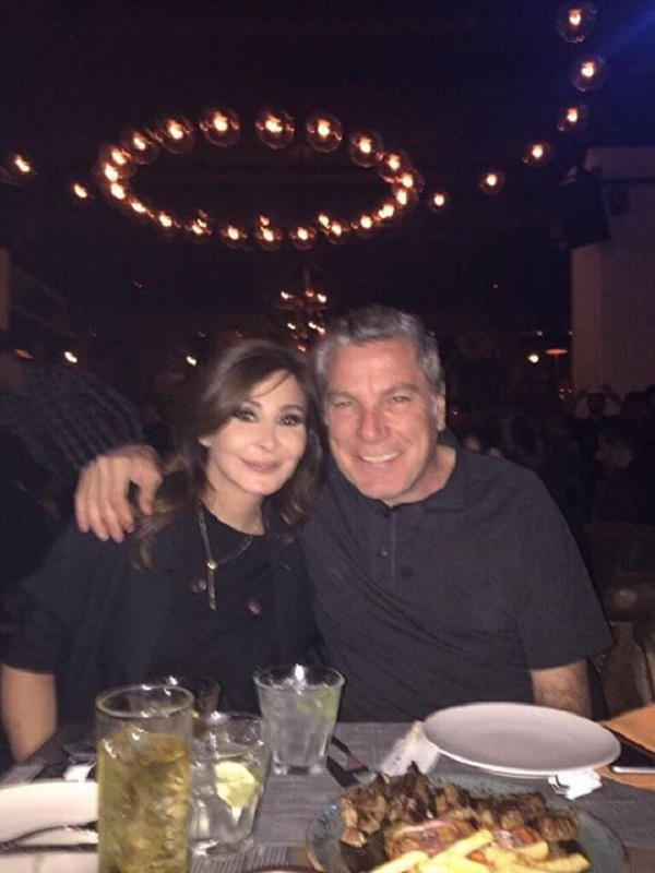 اليسا تحتضن العميد علي جابر اليسا تحتضن العميد علي جابر