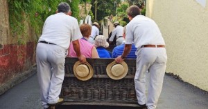 الزلاجات الخشبية – من اقدم وسائل النقل التي تستعمل اليوم الزلاجات الخشبية – من اقدم وسائل النقل التي تستعمل اليوم