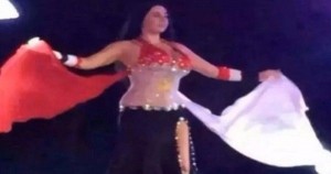 فيديو اعتذار الراقصة صافيناز للشعب المصري على اهانت العلم، واخلاء سبيلها بكفالة 20 ألف جنيه